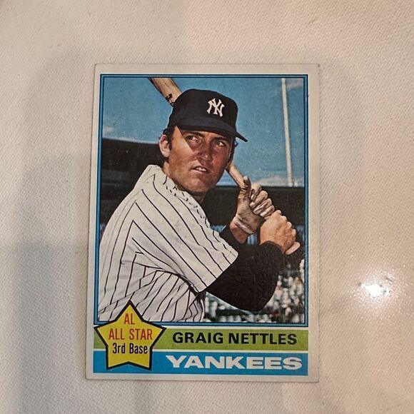 Topps Yankees Trading Card - Blue and Yellow Graig Nettles 1976 all star good co - Picture 1 of 3